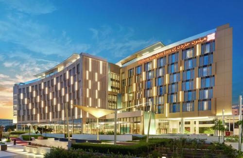 马斯喀特Hilton Garden Inn Muscat Al Khuwair的 ⁇ 染酒店