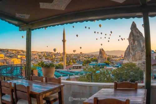 格雷梅格雷梅之家酒店的天空中热气球城市景观
