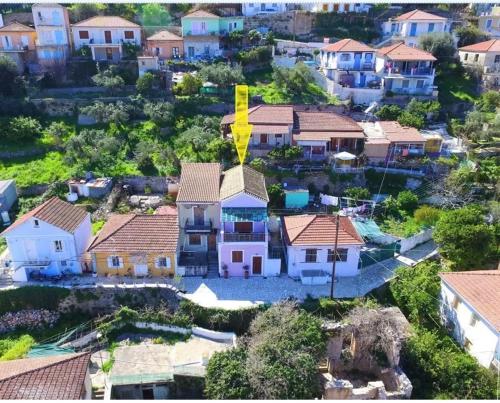 瓦西Odysseos St. Loft的黄色箭头的房屋空中景观