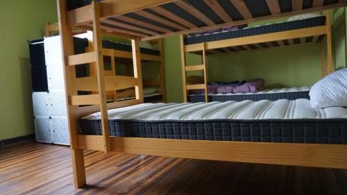 圣地亚哥温塔纳苏尔旅馆的双层床间 - 带两张双层床