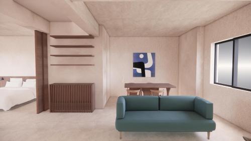 罗德镇Elite Centre的客厅配有蓝色的沙发和桌子