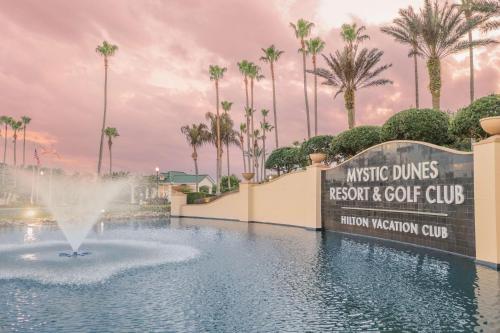 奥兰多Hilton Vacation Club Mystic Dunes Orlando的音乐沙丘度假村和高尔夫俱乐部的 ⁇ 染