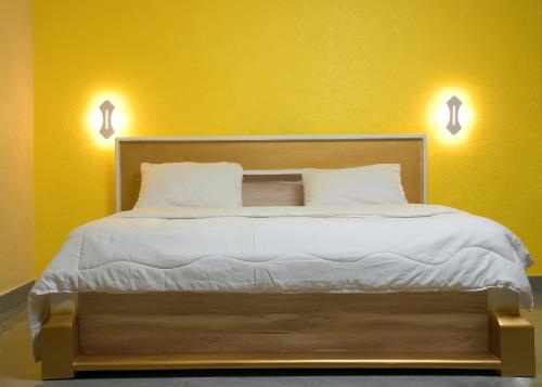 HOTEL MAVILLA Cotonou客房内的一张或多张床位