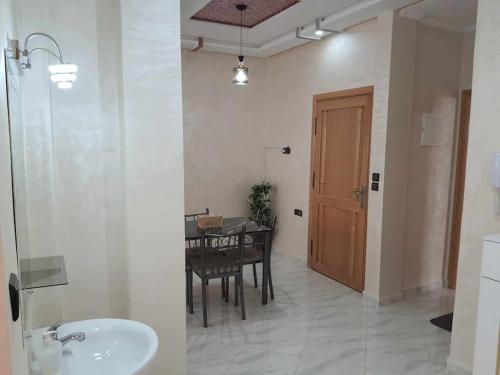 Appartement Dar Meknès的一间浴室