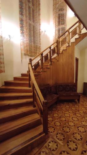 GavarrГаварский уют的楼梯间,建筑中的木楼梯