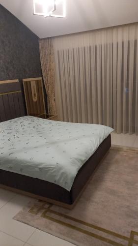 卡吉柯克Eco Marine Residance的卧室配有一张床