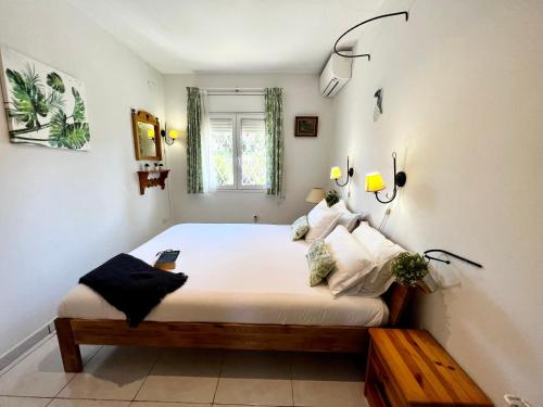 桑特佩尔佩斯卡多尔Casa Hortensia的卧室配有一张床