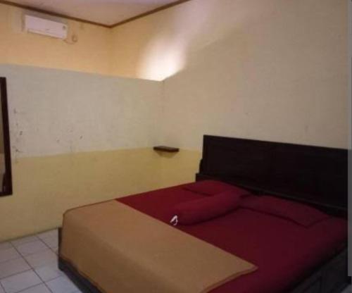 贝努阿亚尔Hotel prima的一间卧室,卧室内配有一张大床