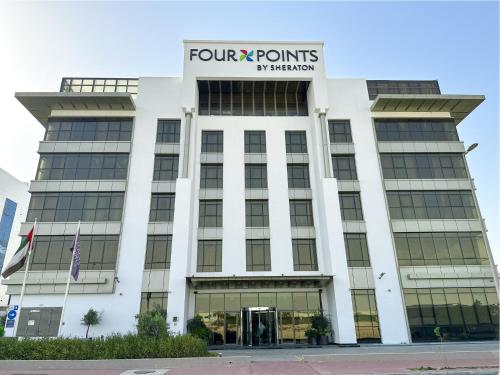 迪拜Four Points by Sheraton Production City, Dubai的四点总部正面景色