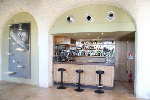 Apulia Victor Country Hotel酒廊或酒吧区