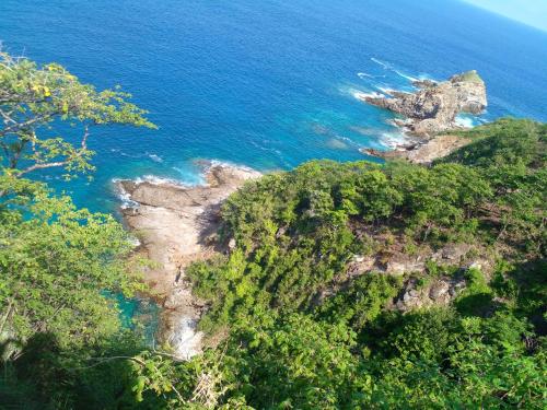 安赫尔港Vista del Mar - Puerto Angel的海洋岩石岛的空中景观