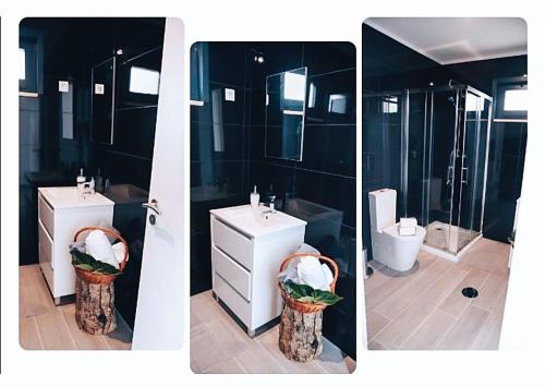 特兰科苏Trancoso Ecohouse的浴室的两张照片,配有卫生间和水槽
