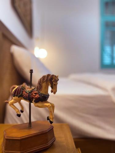 海法Talpiot Oasis-Louis的卧室里的玩具马