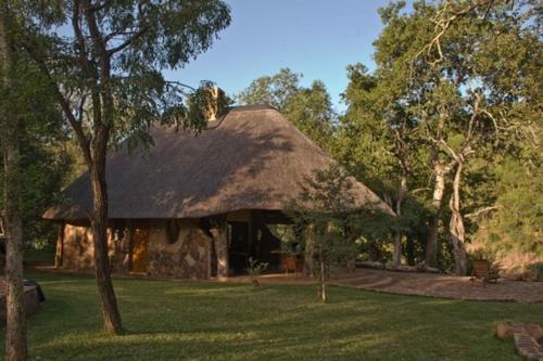 SimunyeMbuluzi Game Reserve的草屋