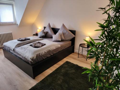ND Hotels & Apartment Düsseldorf客房内的一张或多张床位