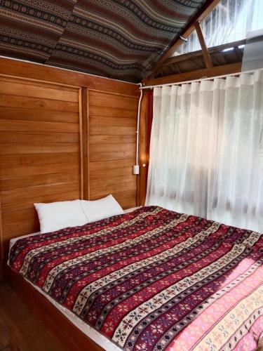 木州县Hali Home Moc Chau的一间卧室配有床,床上装有被子