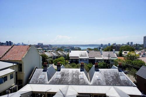 悉尼1 bedroom apartment in Paddington with beautiful view的建筑物屋顶的空中景观