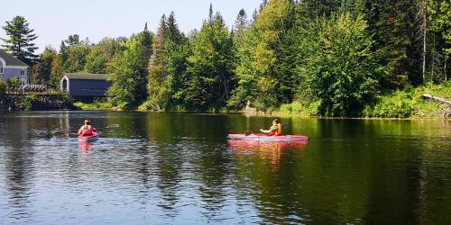 Saint-PaulinLe Jasmin chalet complet Rivière Kayak Nature的相册照片