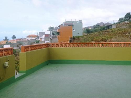 La Victoria de AcentejoLive la Victoria Carril - Casa acogedora y familiar con terraza completa的从房子屋顶上欣赏美景