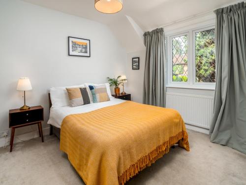 Pass the Keys Cosy 3 Bed Cottage in Chorleywood客房内的一张或多张床位