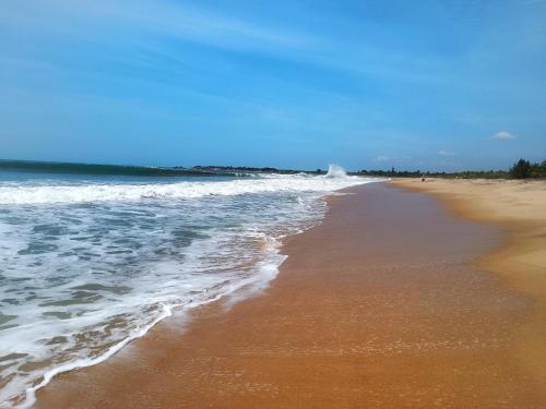 波图维勒Ganesh Gate的海滩与大海和海岸线