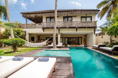 杰里科科拉Casa Elea的一座带游泳池和房子的别墅