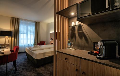 多尔芬Hotel & Apart4you的酒店客房 - 带一间卧室和一张床