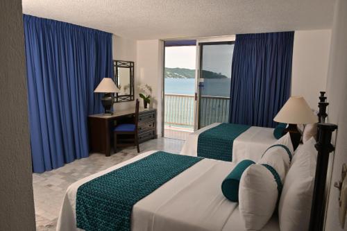 阿卡普尔科Ritz Acapulco All Inclusive的海景客房 - 带两张床