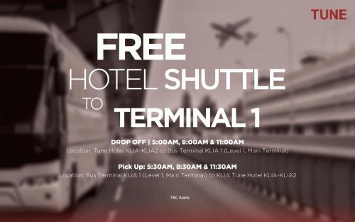 雪邦Tune Hotel KLIA-KLIA2, Airport Transit Hotel的一张前往航站楼的酒店班车的海报