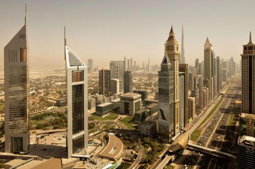 迪拜Waldorf Astoria Dubai International Financial Centre的城市空中景观高楼