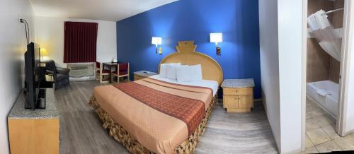 章克申城Express extended的酒店客房设有一张大床和一间浴室。
