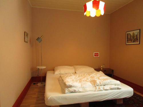 艾本施托克Ferienwohnung Ida Pfeiffer的卧室配有白色的床