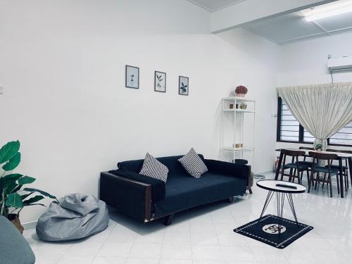 Comfort Semi D House, 1 min to Town by Mr Homestay的休息区