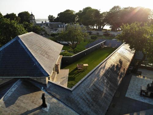 奥克姆Normanton Park House - Luxury Rutland Water Home的屋顶房屋的顶部景色