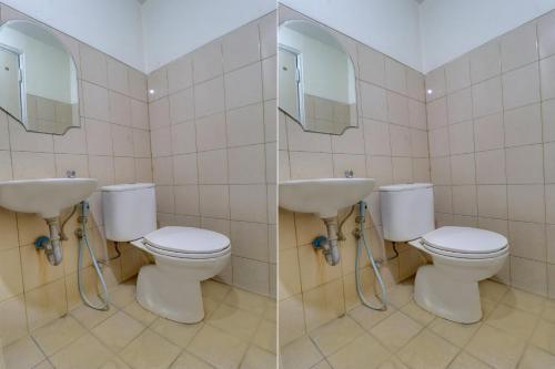 万隆OYO Life 92910 Apartemen Tamansari Panoramic By Tira的浴室设有2个卫生间、水槽和镜子