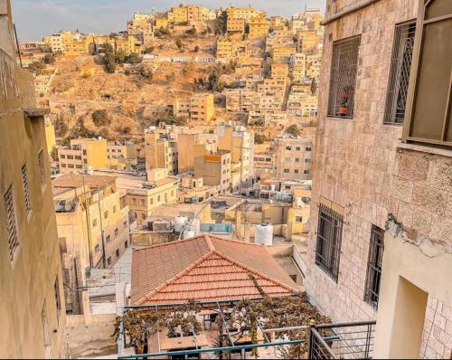 Villa Mira Guesthouse - Downtown Central Amman