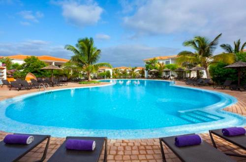 圣玛丽亚Tortuga Beach Villa的度假酒店的游泳池