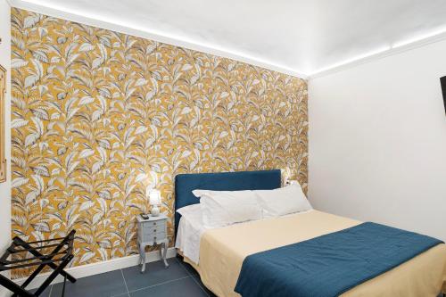 阿拉西奥Loft 42的一间卧室配有床和壁画