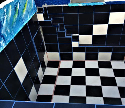 阿斯格罗Algreco Naturists & Swinging的浴室铺有黑白格子地板。