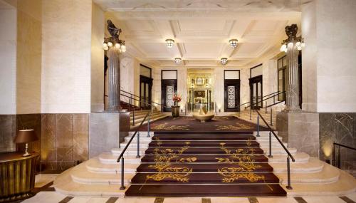 维也纳维也纳公园凯悦酒店的大楼内带楼梯的大堂