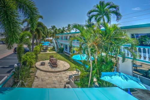 劳德代尔堡海之地平线旅馆的从棕榈树度假村的阳台可以欣赏到风景