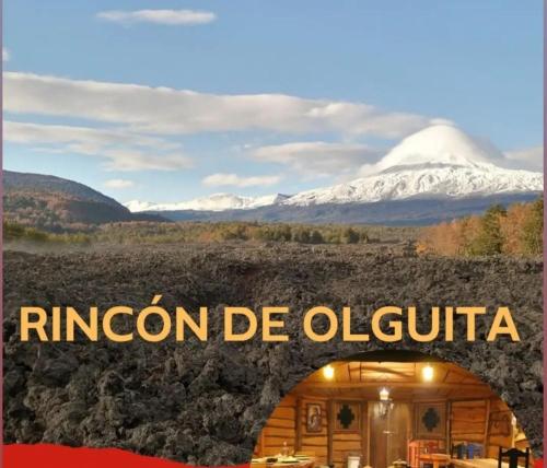 库拉考廷El Rincon de la Olguita的背景中读有山林的标志