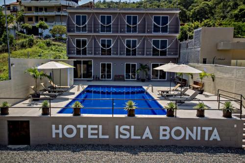 锡瓦塔塔内霍hotel isla Bonita的贝尼塔岛酒店 - 带游泳池