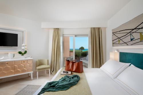 罗通多港阿比多露酒店的一间酒店客房 - 带一张床和一间浴室