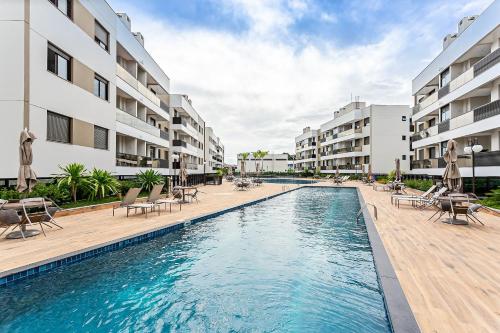 弗洛里亚诺波利斯Apartamentos a 240m do mar Floripa-SC ADC的游泳池的图片
