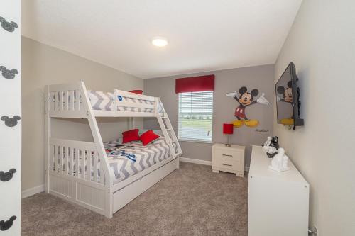 Luxury Townhouses 4 and 5 Bedrooms 18 Minutes away from Disney!