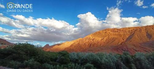 Aït bou OualalTamlalt Boumalne dades tinghir的天空云的山景