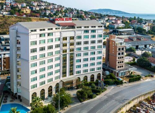 伊斯坦布尔德拉格斯精英酒店的享有酒店大楼的空中景致