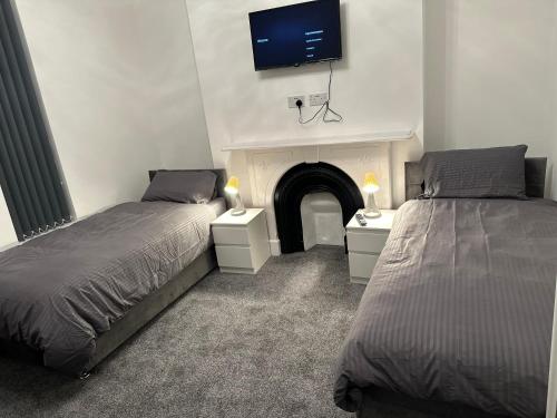 5-Bed Apartment in Altrincham near airport客房内的一张或多张床位