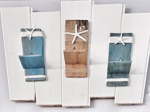 济州市Aewol Torini的四张带毛巾的木制展品
